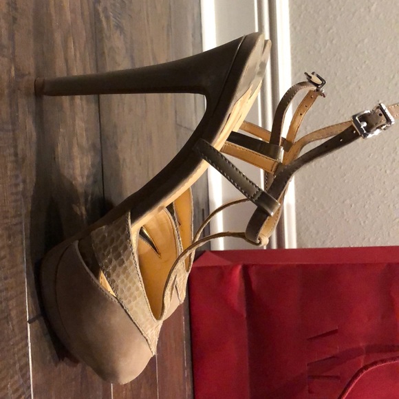 Gianni Bini Tan Heels - Picture 3 of 5